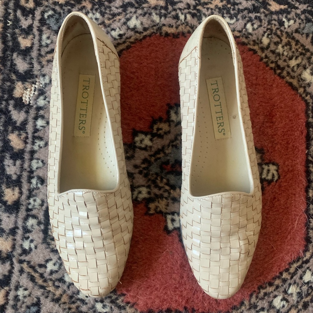 Trotters Leather Woven Flat
